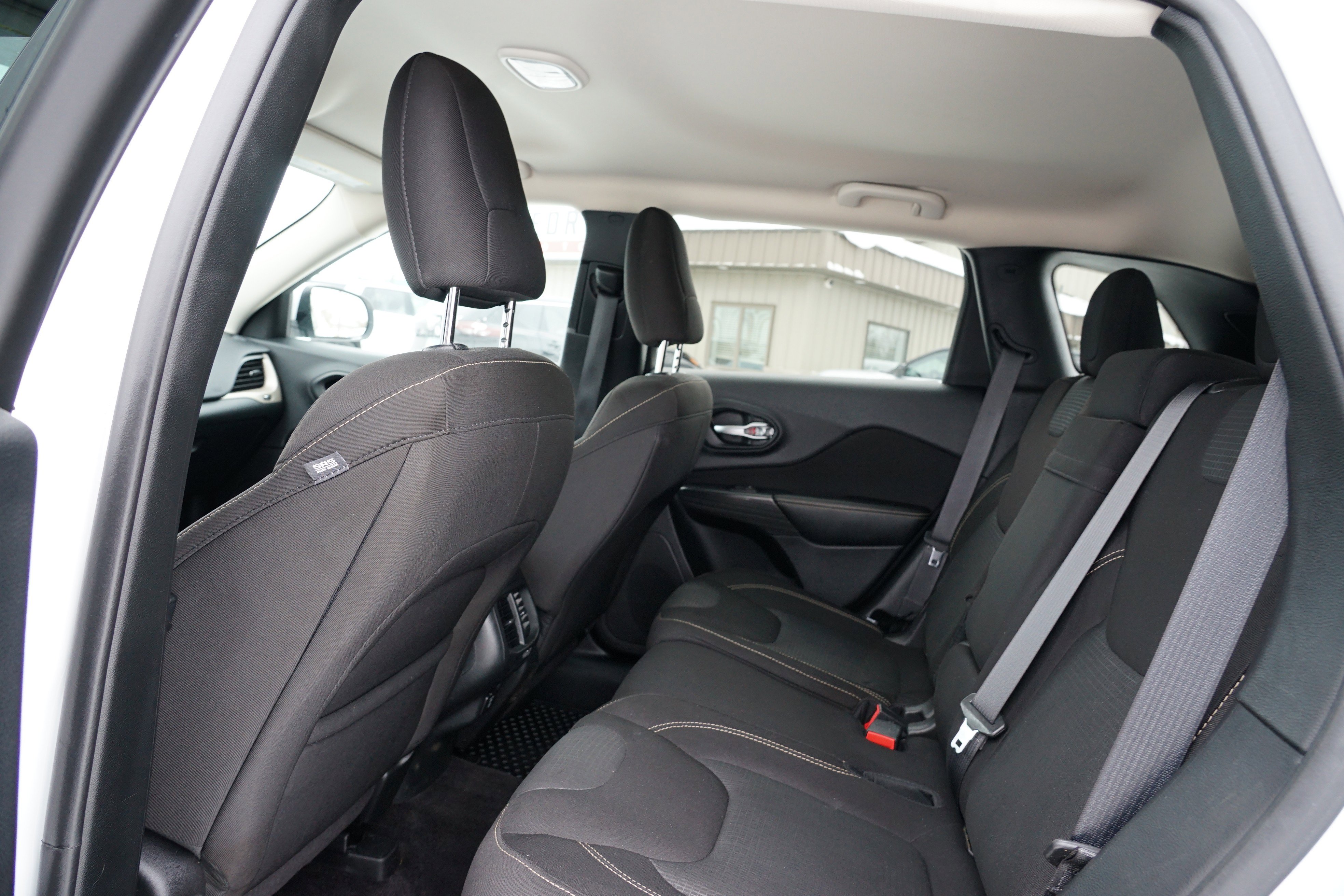 Used 2016 Jeep Cherokee Latitude w/ Cold Weather Group image 18