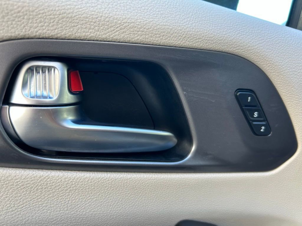 Used 2022 Chrysler Pacifica Touring-L image 18
