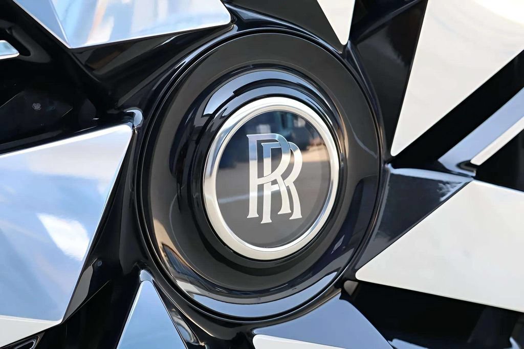 Used 2026 Rolls-Royce Cullinan AWD/4WD image 18