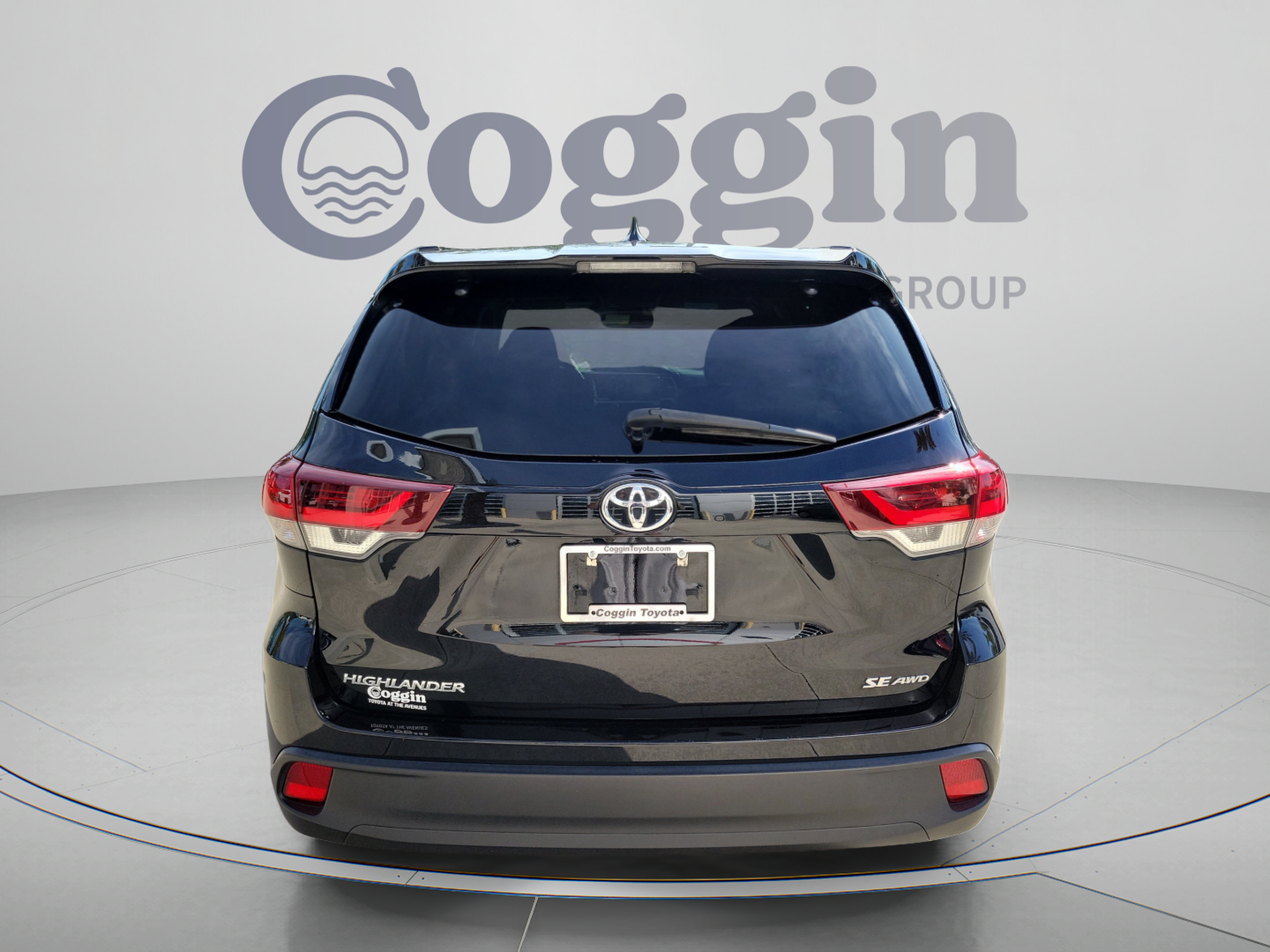 Used 2019 Toyota Highlander SE AWD/4WD image 3