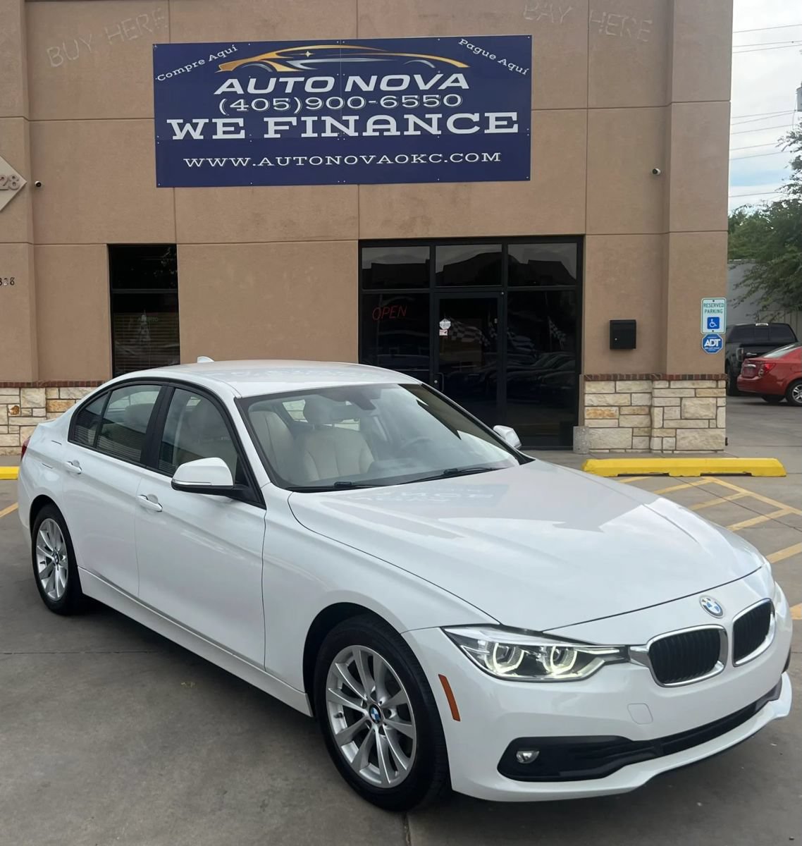 Used 2018 BMW 320i xDrive Sedan AWD/4WD image 2