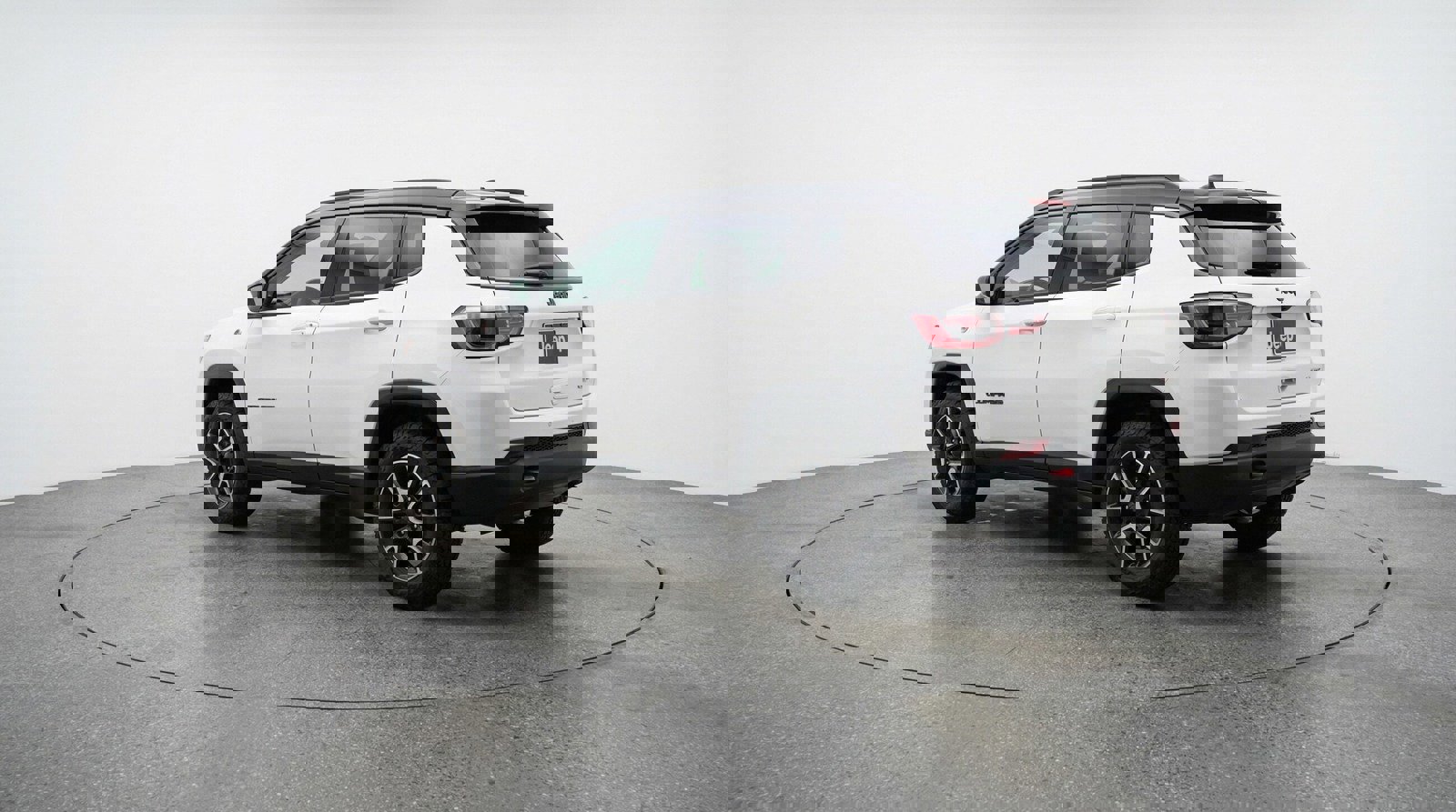 Used 2025 Jeep Compass Trailhawk image 5