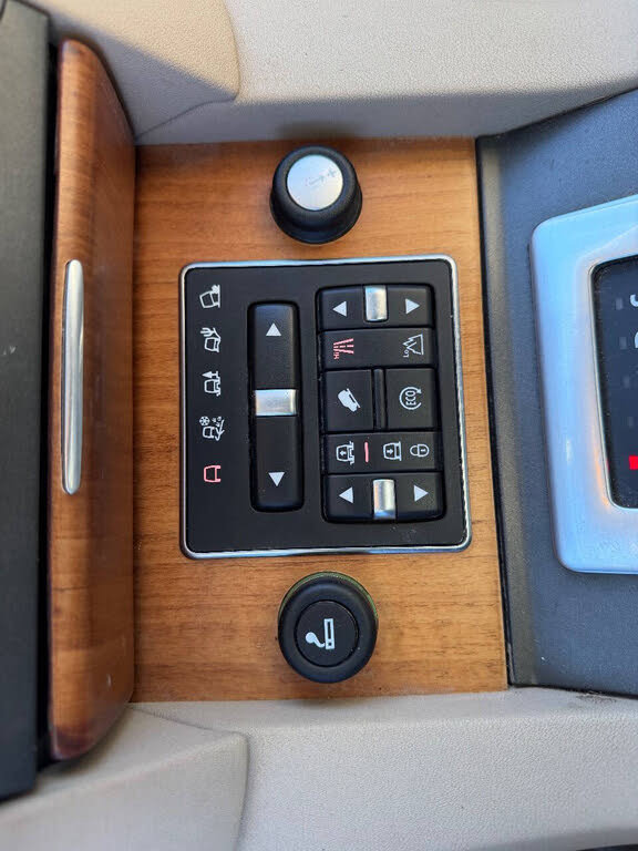 Used 2015 Land Rover LR4 HSE AWD/4WD image 30