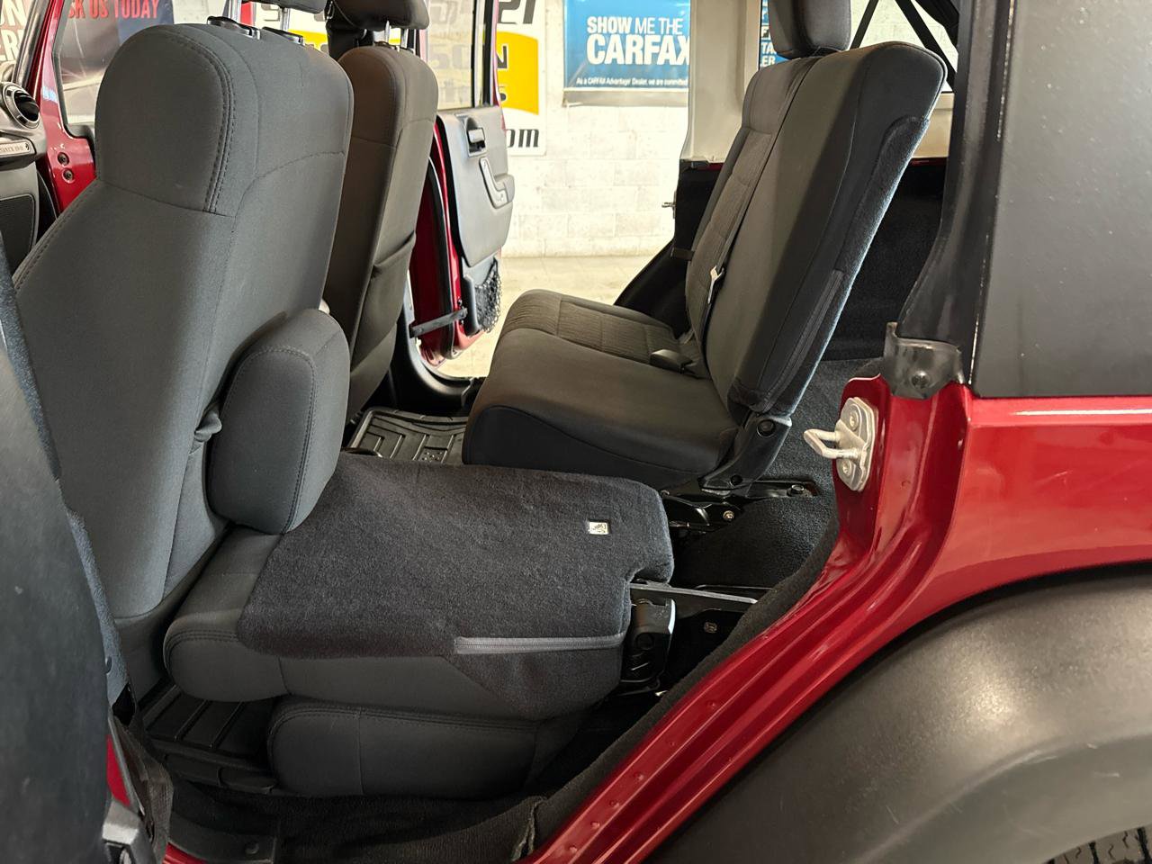 Used 2012 Jeep Wrangler Unlimited Sport image 33