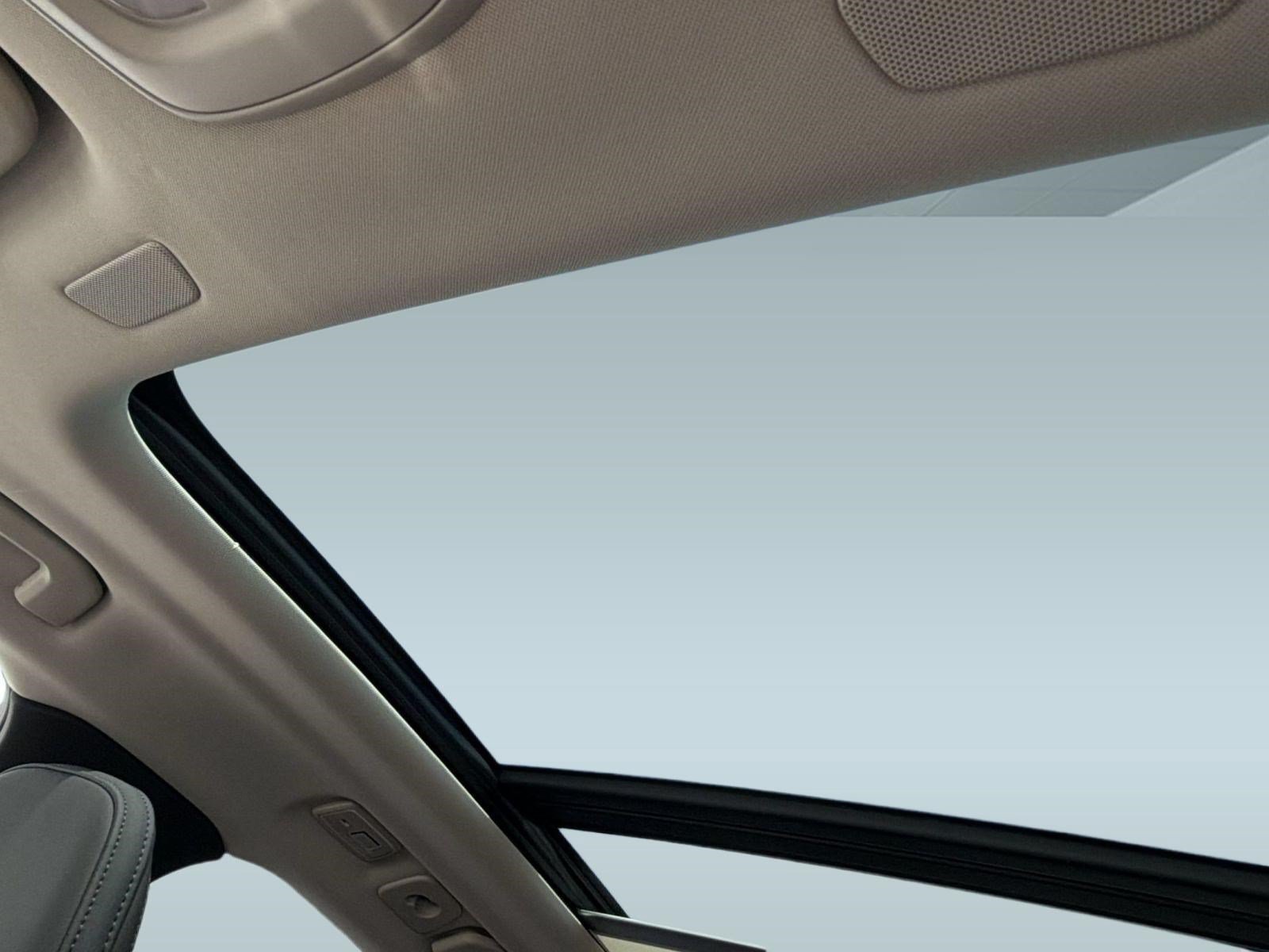 New 2026 Volvo XC60 B5 Plus AWD/4WD image 25