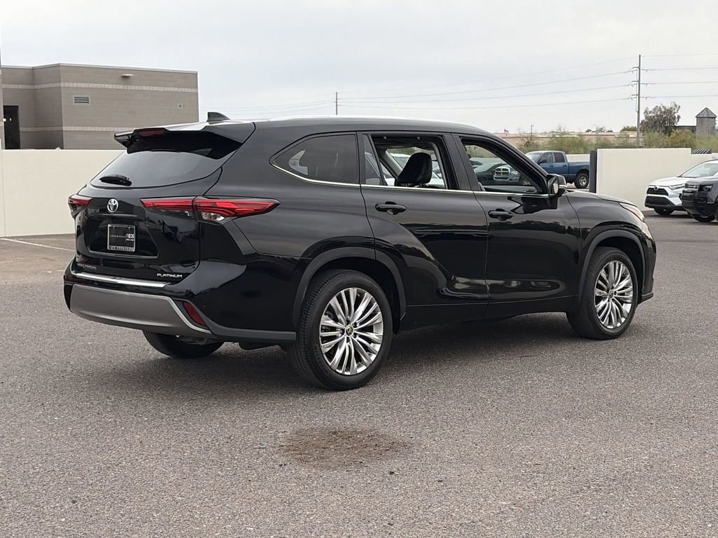 Used 2023 Toyota Highlander Platinum FWD image 7
