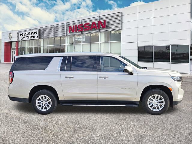 Used 2024 Chevrolet Suburban LT image 3