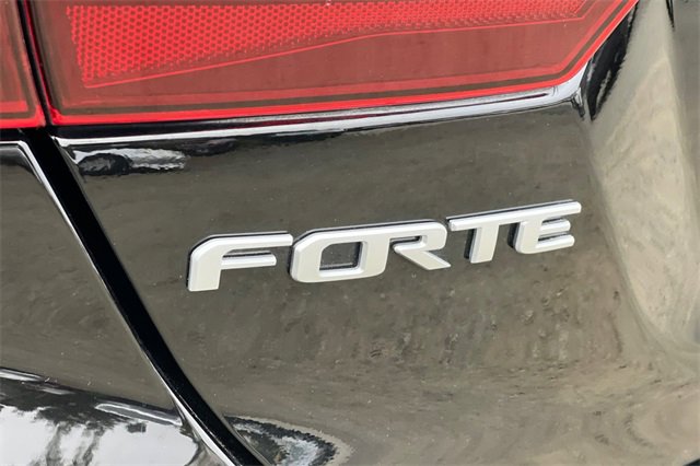 Used 2023 Kia Forte LXS image 32