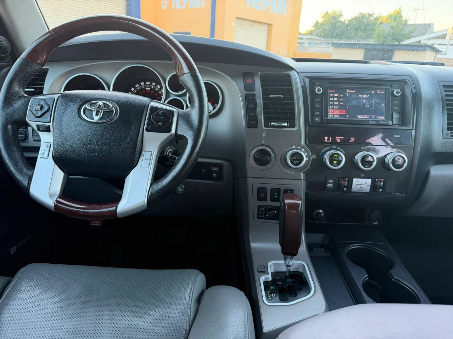 Used 2016 Toyota Sequoia Platinum AWD/4WD image 25