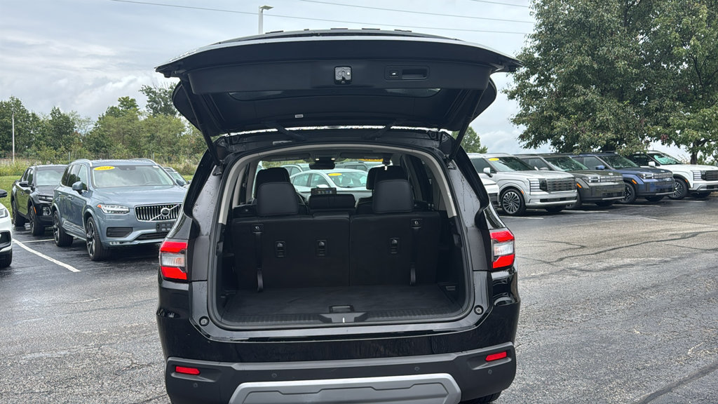 Used 2025 Honda Pilot EX-L image 10
