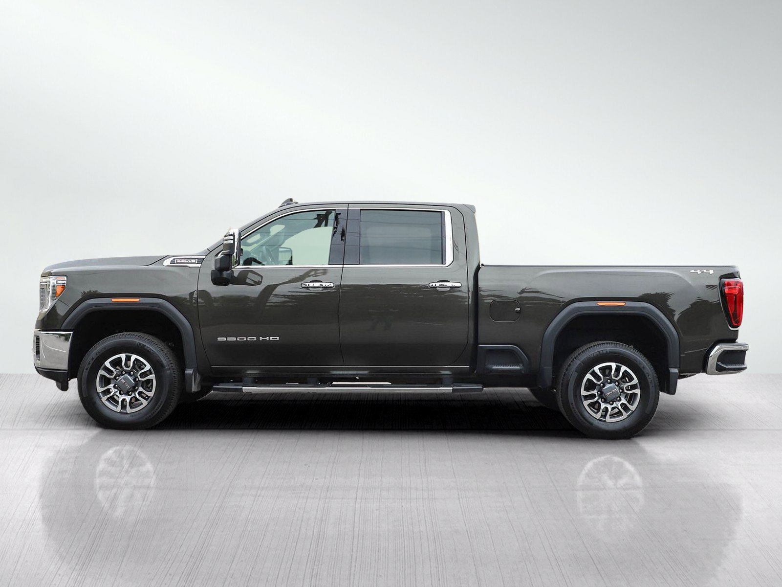 Used 2022 GMC Sierra 3500 SLT w/ SLT Premium Package AWD/4WD image 2