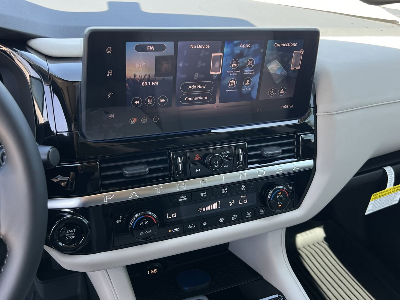 New 2026 Nissan Pathfinder SL w/ SL Premium Package (P04) FWD image 10