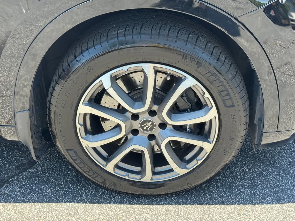 Used 2020 Maserati Levante S AWD/4WD image 14
