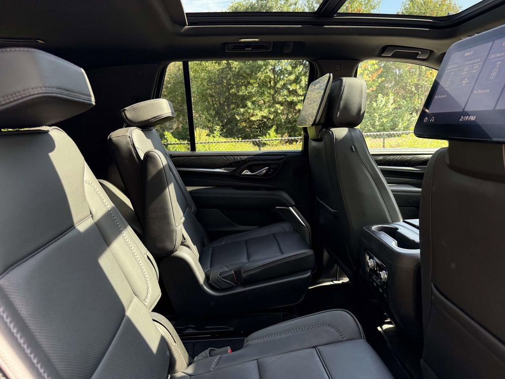 Used 2021 GMC Yukon Denali w/ Denali Premium Package image 14