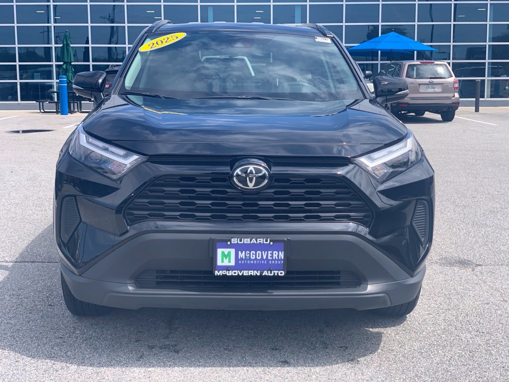 Used 2025 Toyota RAV4 XLE AWD/4WD image 2