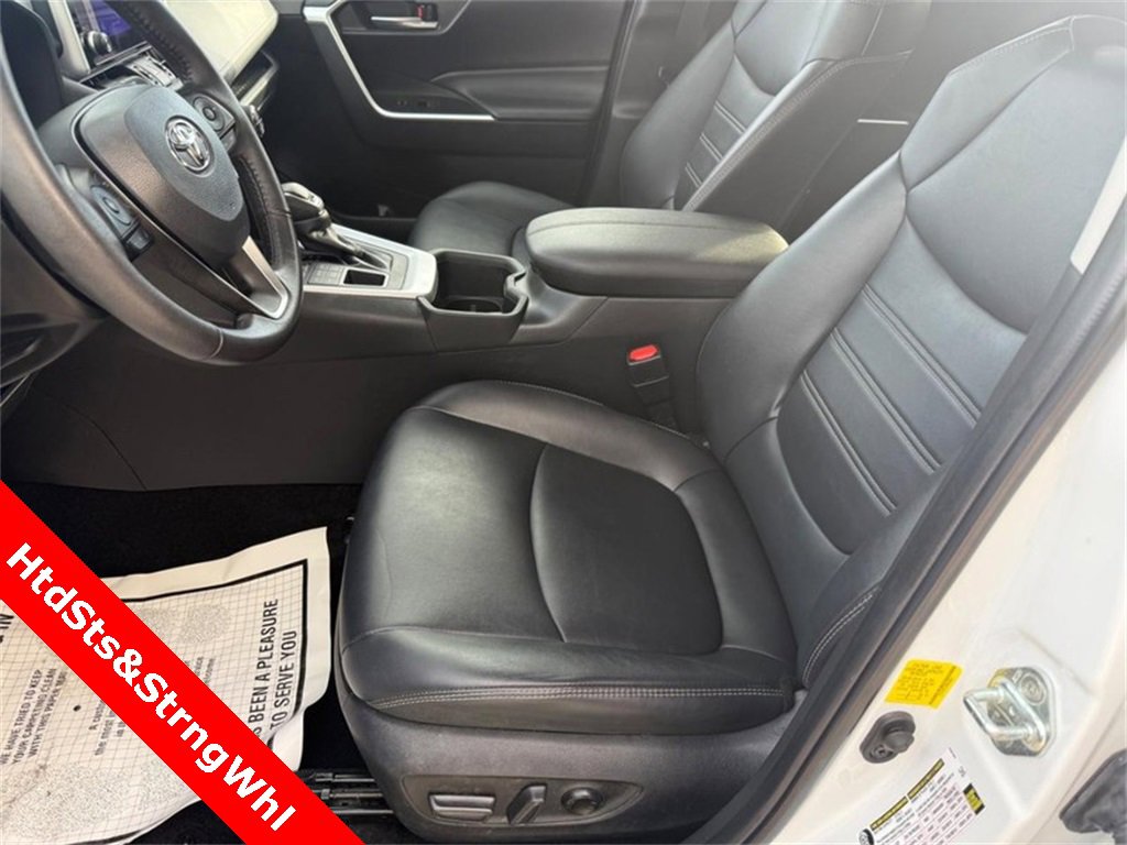 Used 2023 Toyota RAV4 XLE Premium image 27