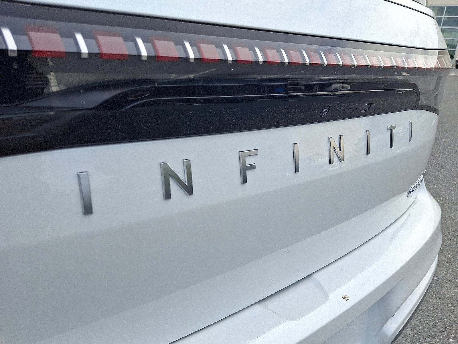 New 2026 INFINITI QX80 Luxe image 18
