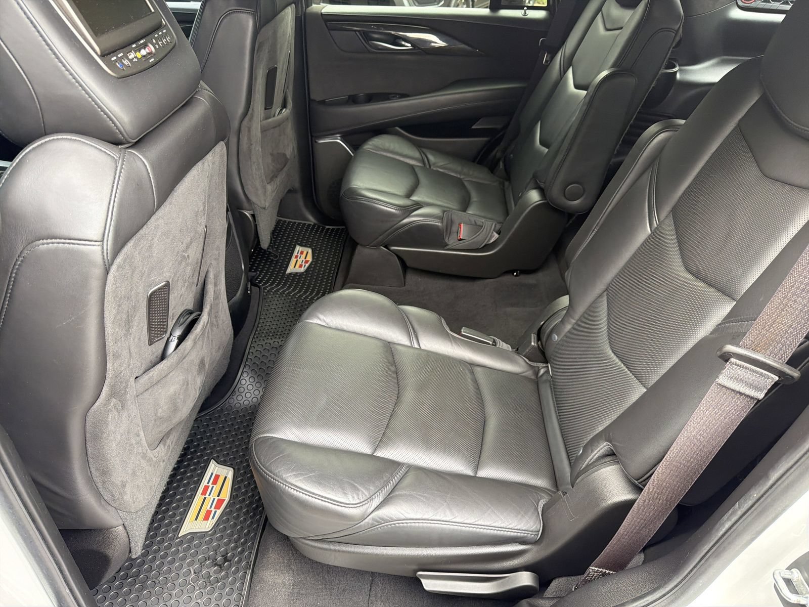 Used 2017 Cadillac Escalade Platinum AWD/4WD image 23