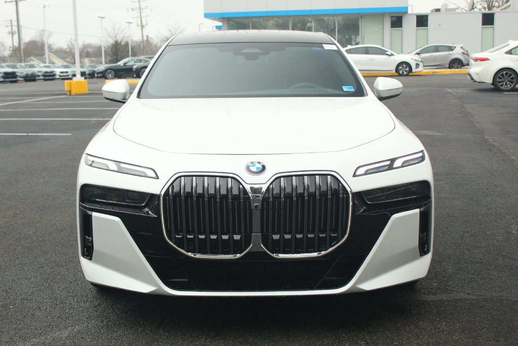 Used 2026 BMW 740i xDrive w/ Premium Package AWD/4WD image 3