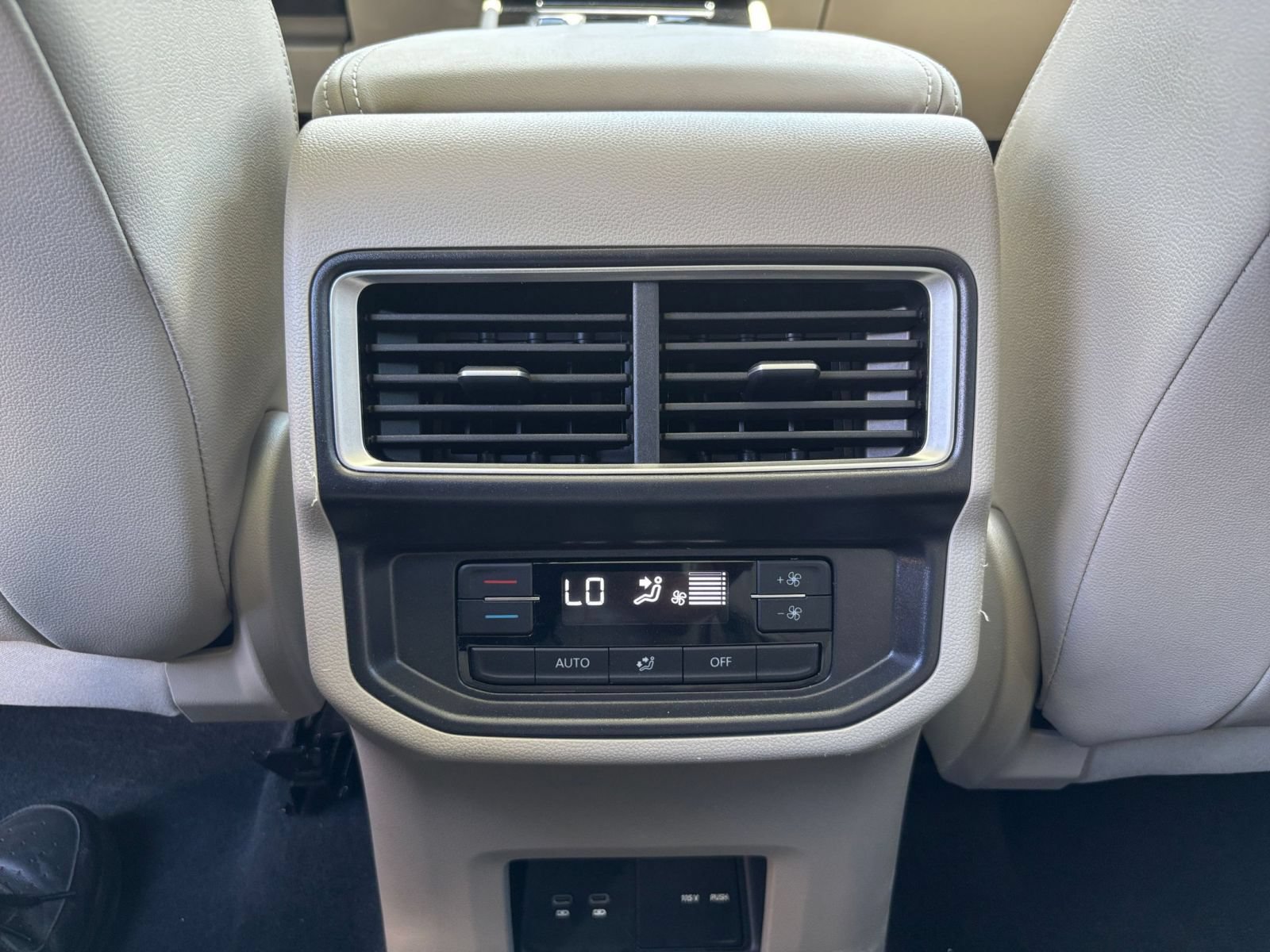 Used 2026 Volkswagen Atlas SE FWD image 24