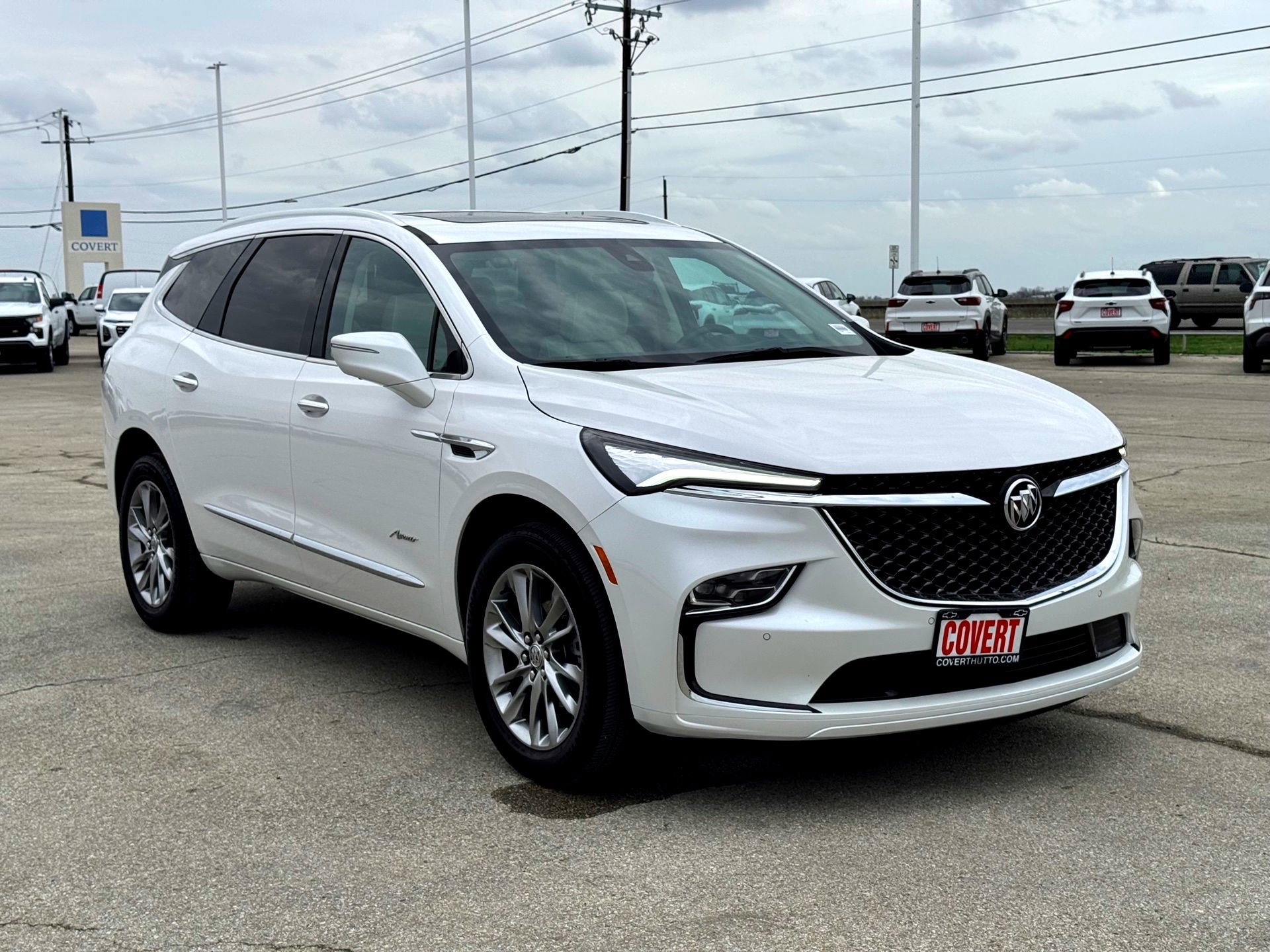 Used 2024 Buick Enclave Avenir w/ Avenir Technology Package image 4