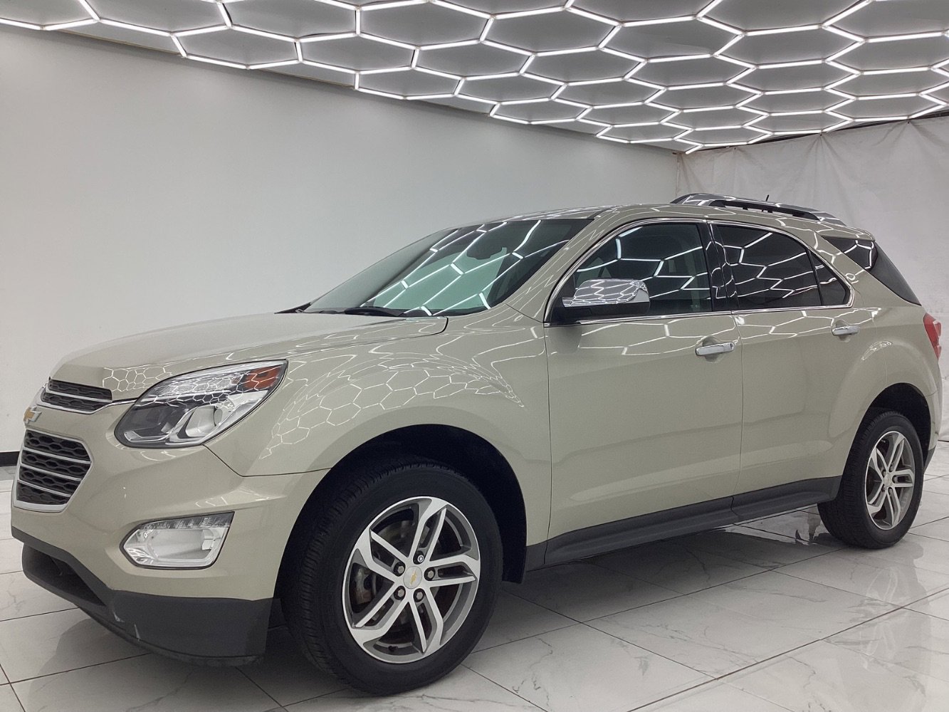 Used 2016 Chevrolet Equinox LTZ w/ Enhanced Convenience Package image 6