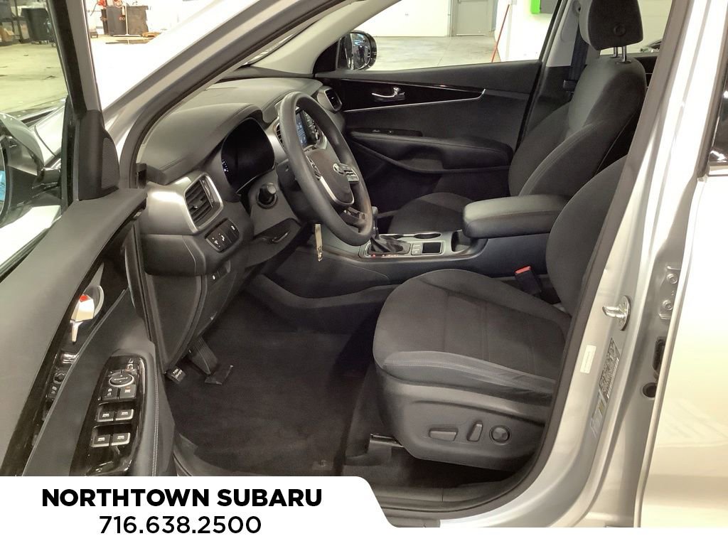Used 2019 Kia Sorento FWD V6 image 11