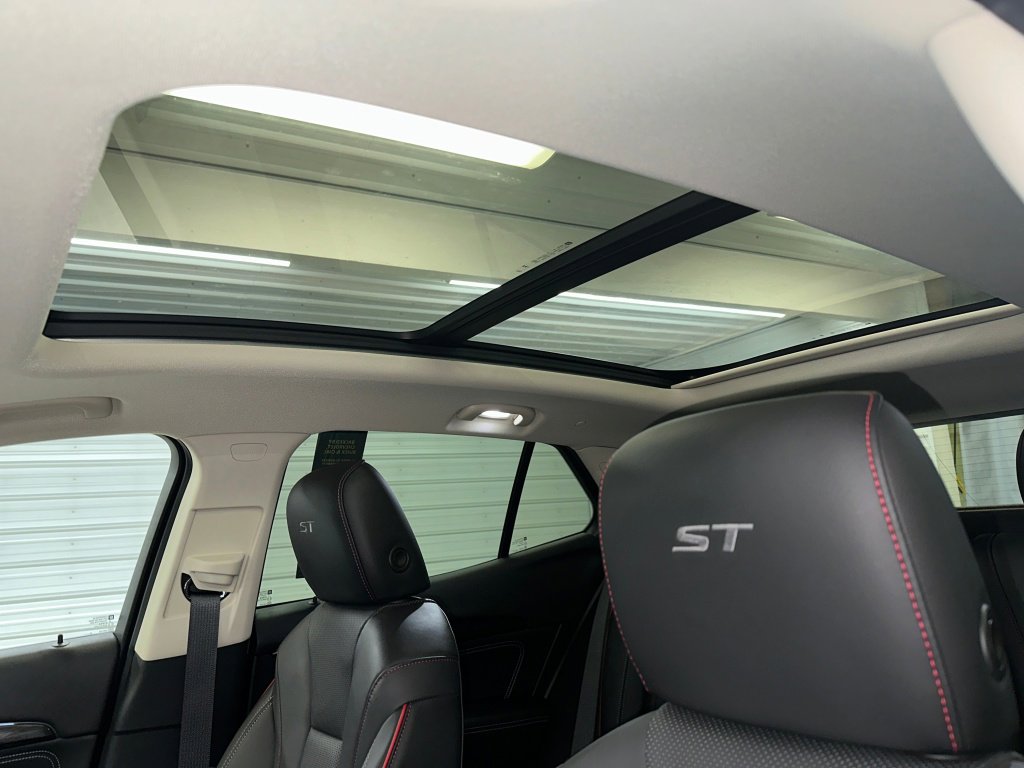 Certified 2023 Buick Envision Essence w/ Sport Touring Package image 4