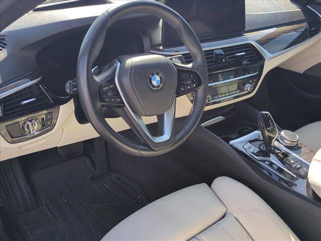 Used 2021 BMW 530e w/ Premium Package image 9