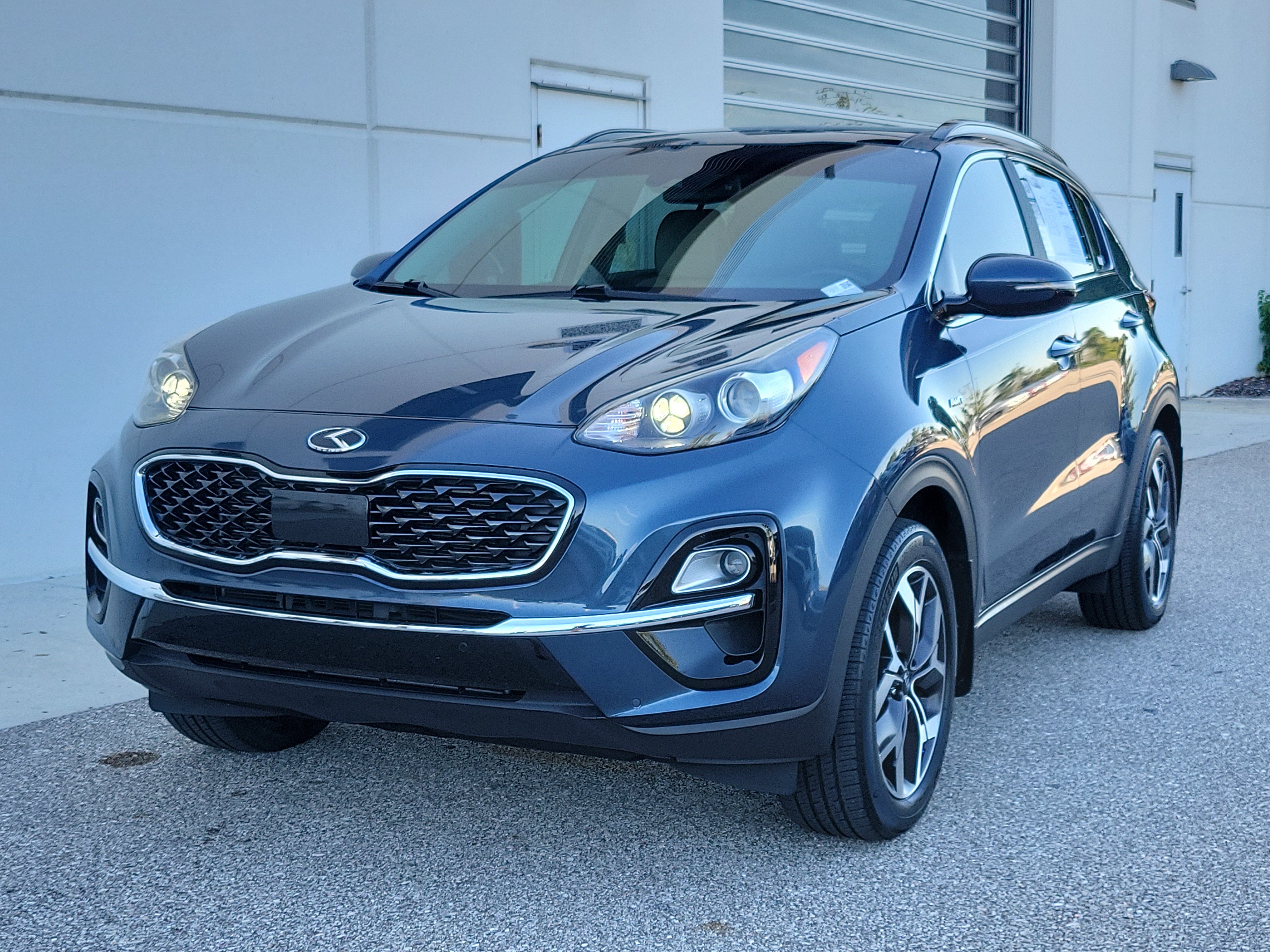 Used 2022 Kia Sportage EX w/ EX Technology Package AWD/4WD image 3