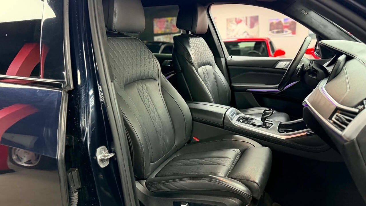 Used 2022 BMW X7 xDrive40i w/ M Sport Package AWD/4WD image 18