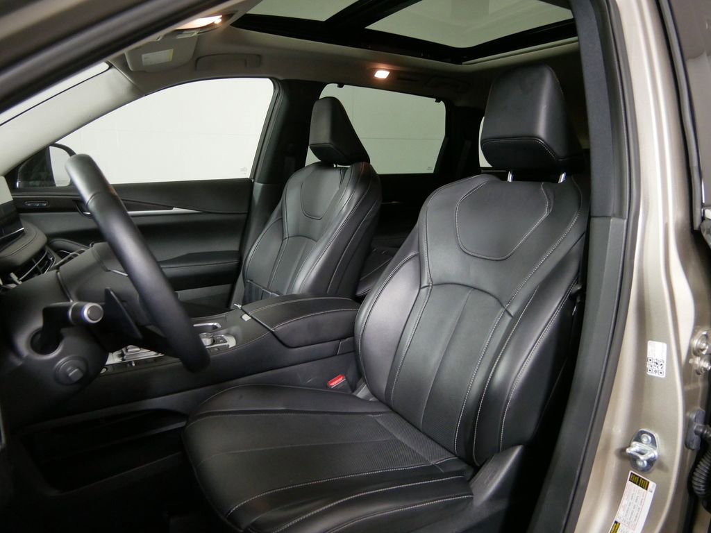 Used 2024 INFINITI QX60 Sensory image 11