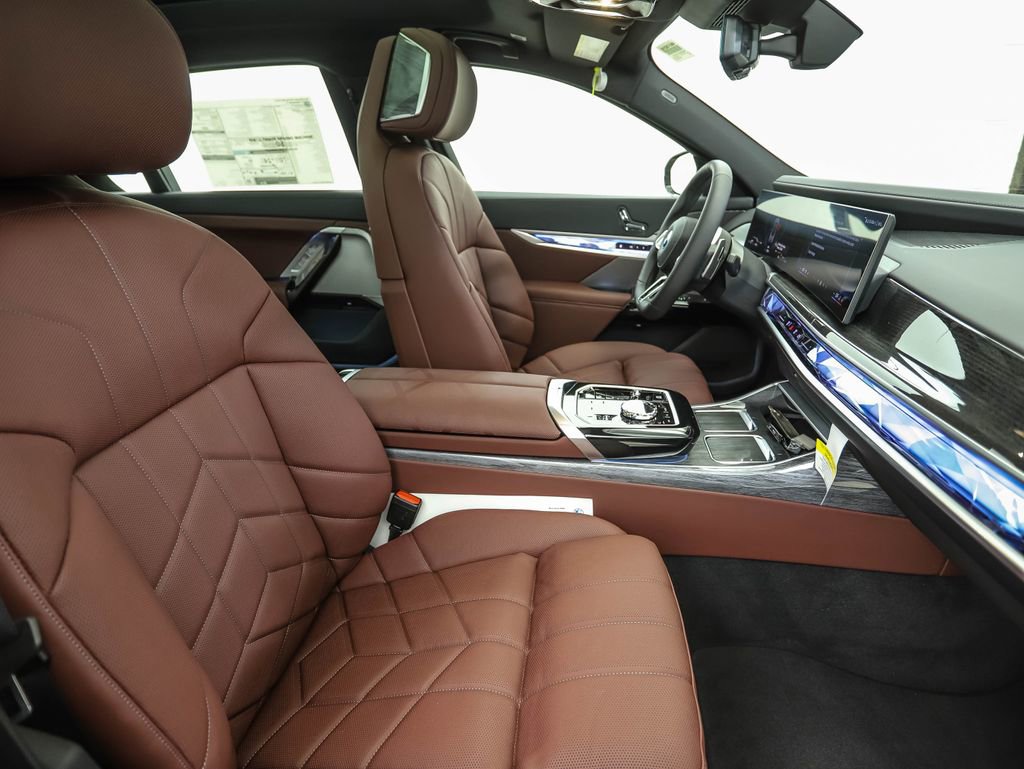 New 2026 BMW 750e xDrive image 33