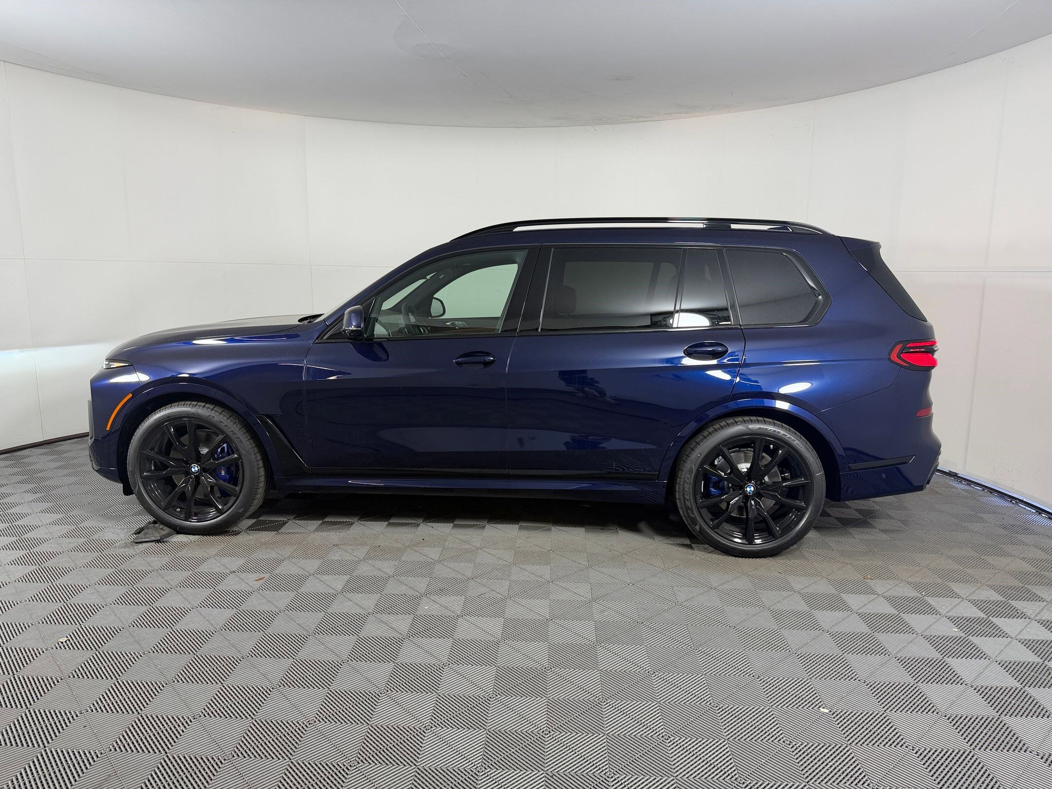 New 2026 BMW X7 xDrive40i w/ Executive Package image 2