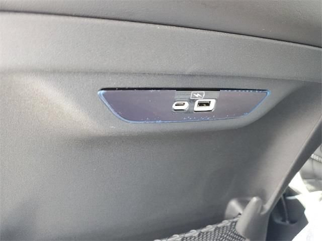 New 2023 Chrysler Pacifica Limited FWD image 15