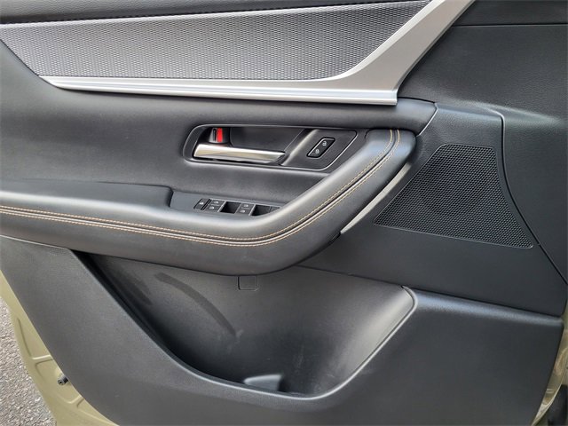 Used 2025 MAZDA CX-70 Plug-In Hybrid w/ Premium Pkg image 3