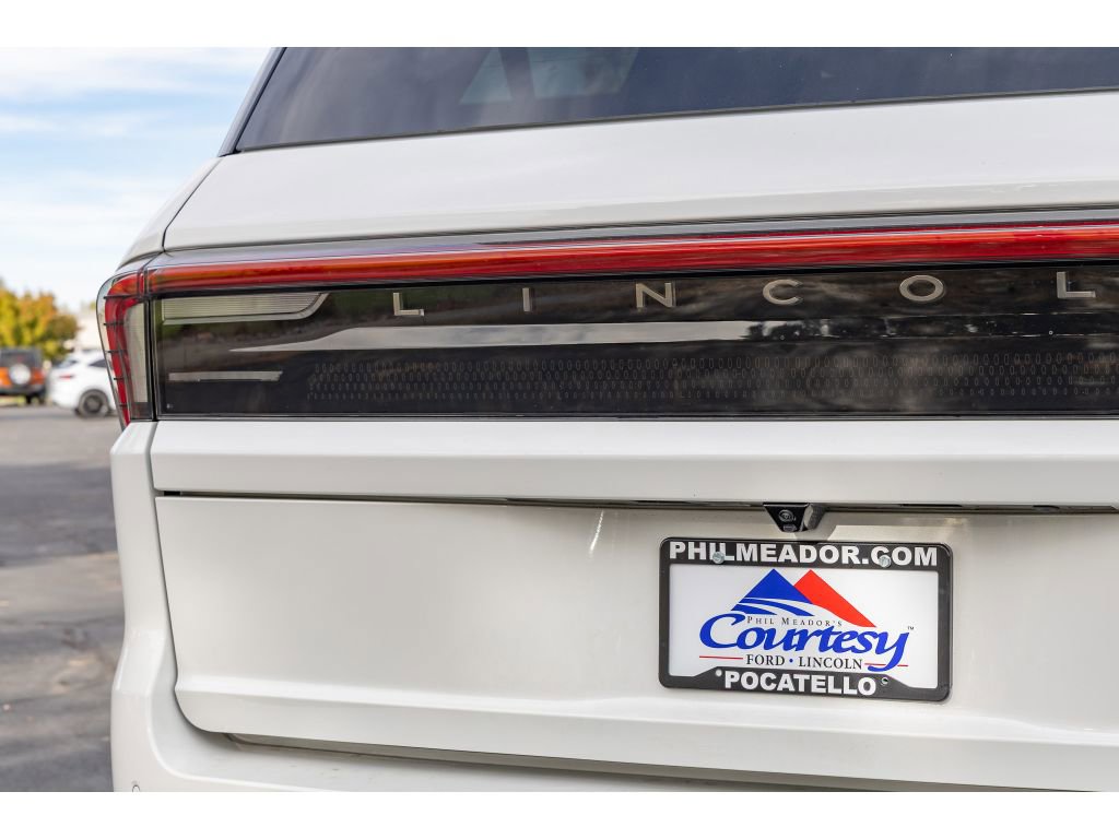 Used 2025 Lincoln Navigator L Reserve image 31