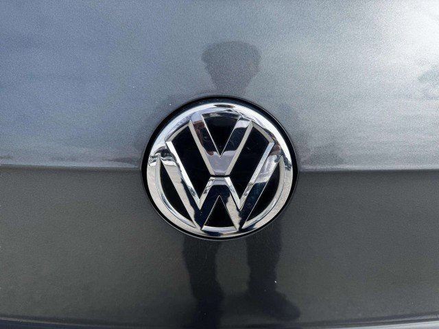 Used 2017 Volkswagen Golf SE image 14