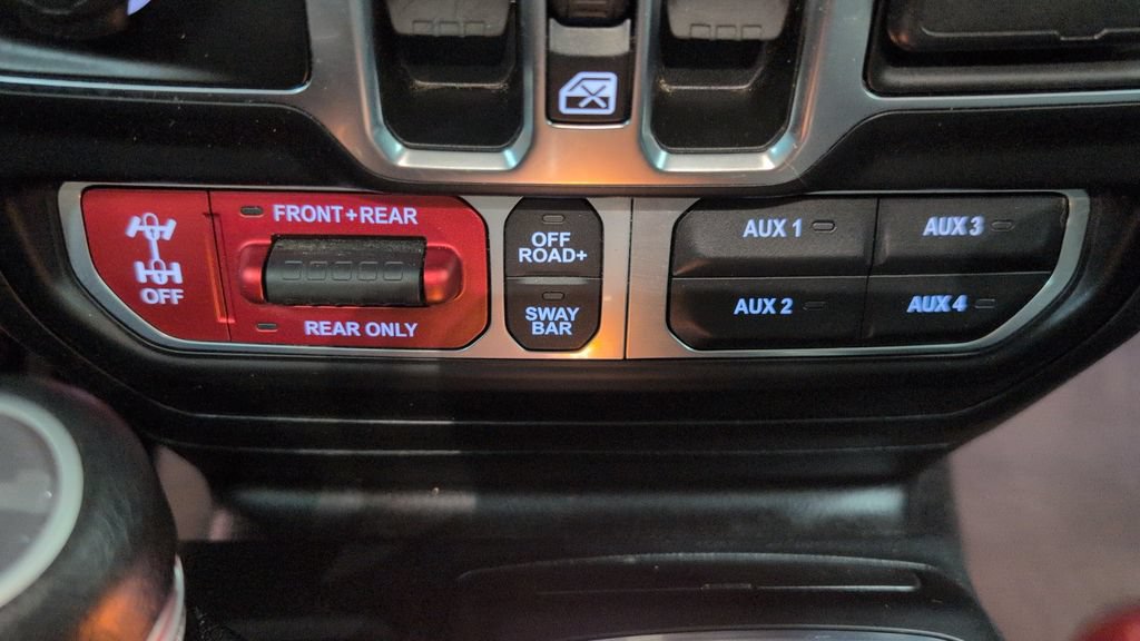 Used 2023 Jeep Wrangler Unlimited Rubicon w/ Dual Top Group AWD/4WD image 15