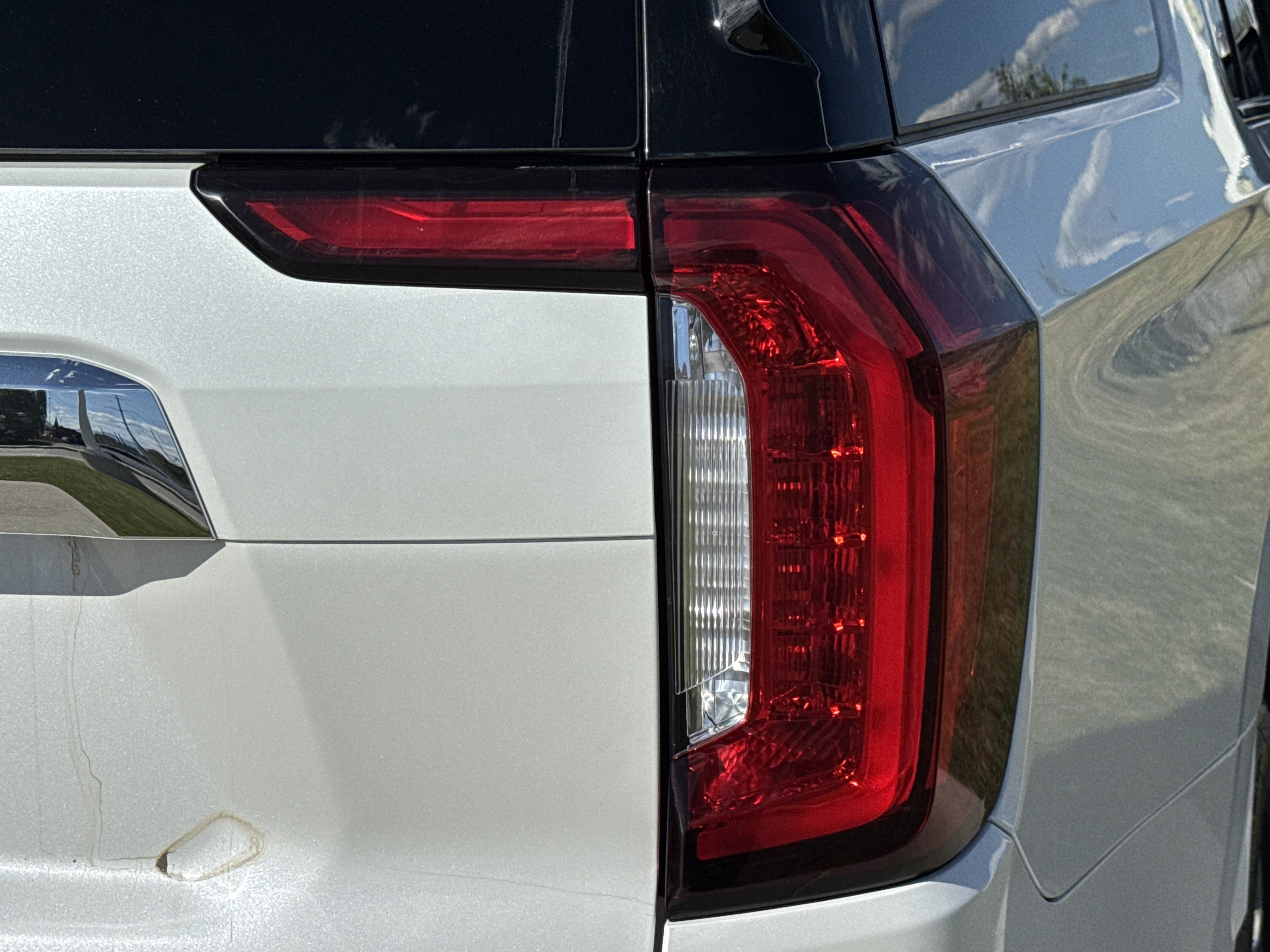 Used 2021 GMC Yukon XL SLT w/ SLT Luxury Plus Package AWD/4WD image 11