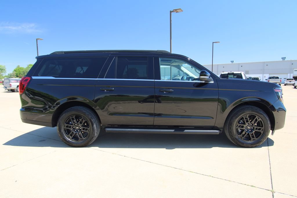 Used 2025 Ford Expedition Max Active AWD/4WD image 4