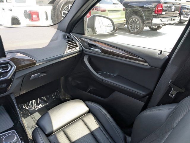 Used 2023 BMW X4 xDrive30i w/ Parking Assistance Package AWD/4WD image 18