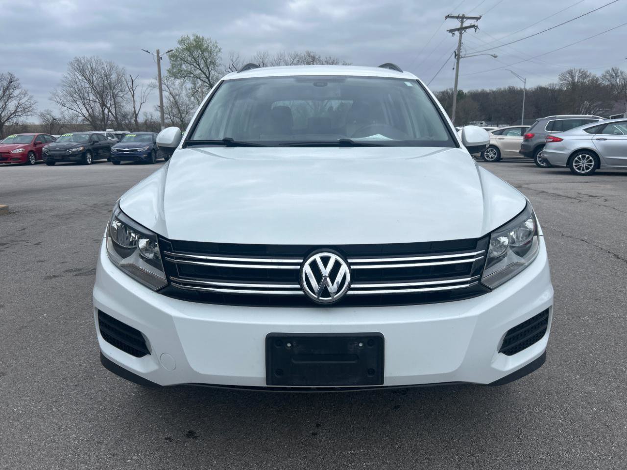 Used 2016 Volkswagen Tiguan S image 2