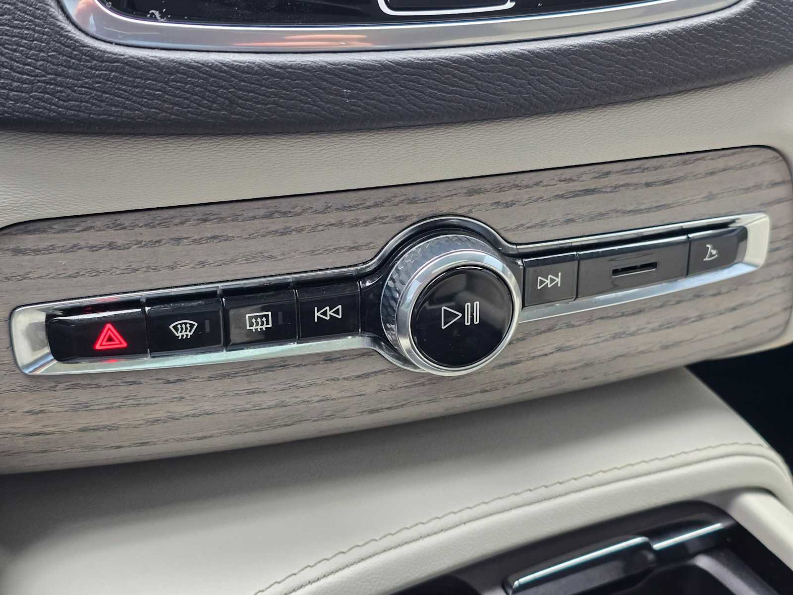 Certified 2024 Volvo XC90 T8 Plus w/ Protection Package Premier image 31