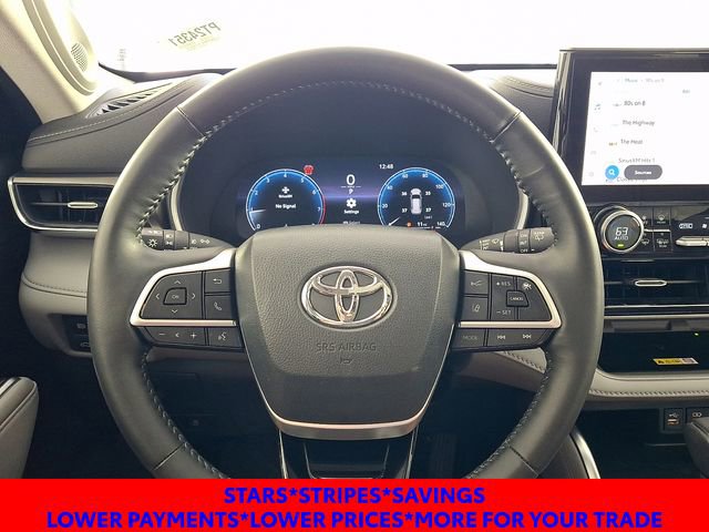 Used 2023 Toyota Highlander Limited FWD image 25