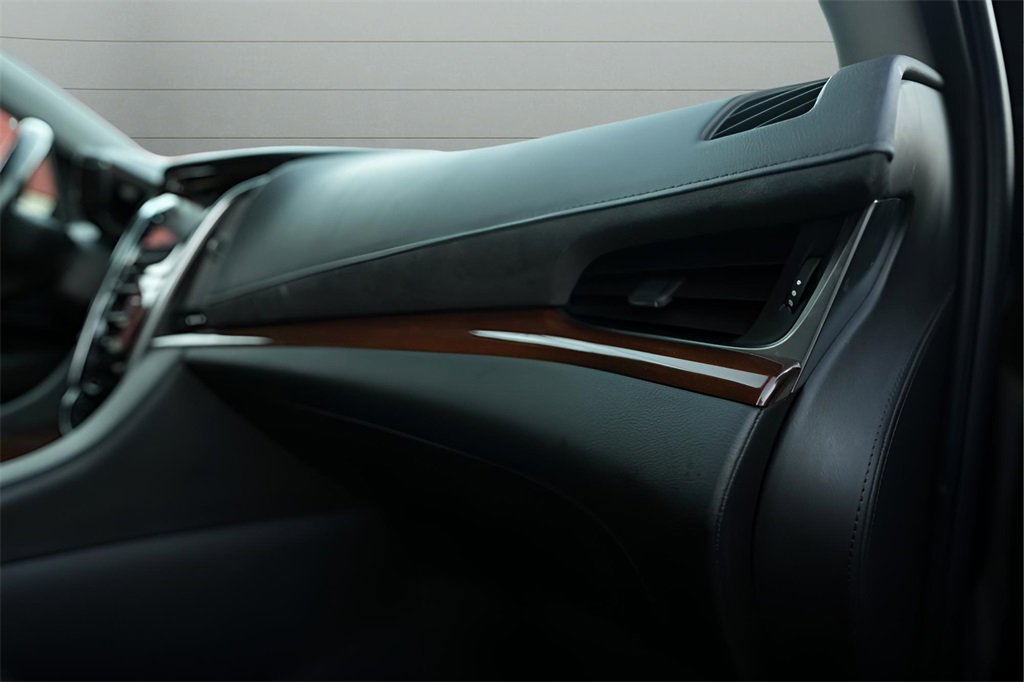 Used 2020 Cadillac Escalade ESV 4WD image 38