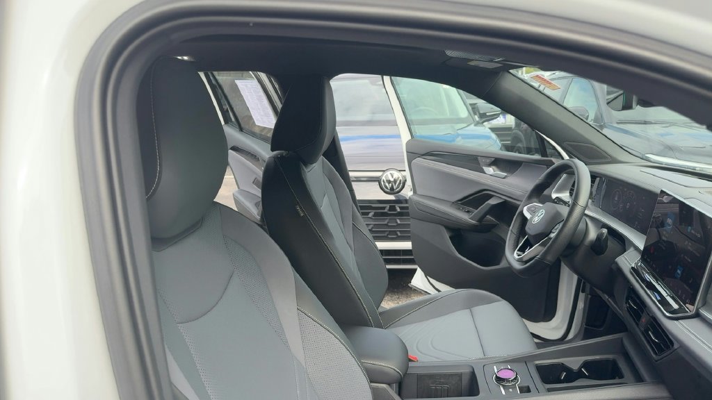 Certified 2026 Volkswagen Tiguan SE R-Line FWD image 19
