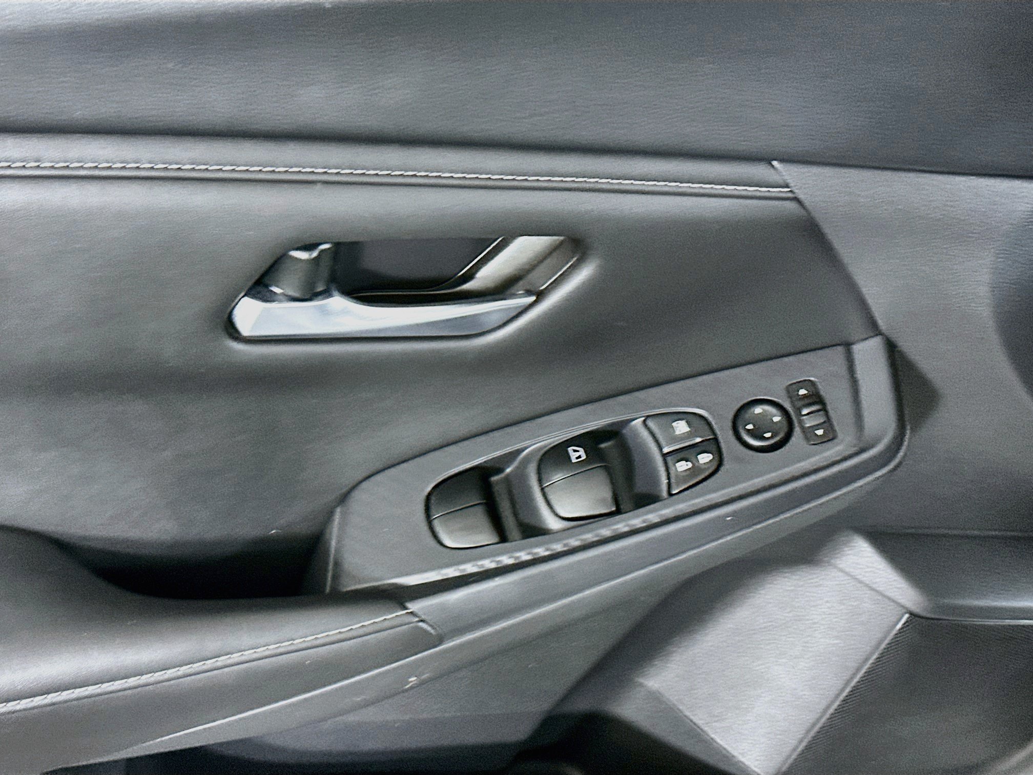 Used 2025 Nissan Sentra SV FWD image 15