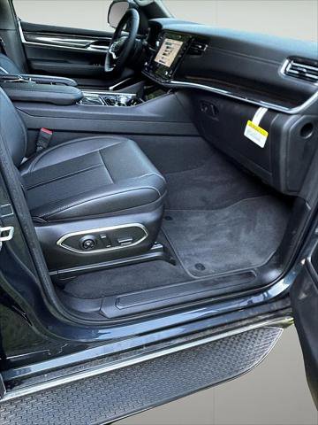 New 2024 Jeep Wagoneer 4WD w/ HD Trailer Tow Package image 20