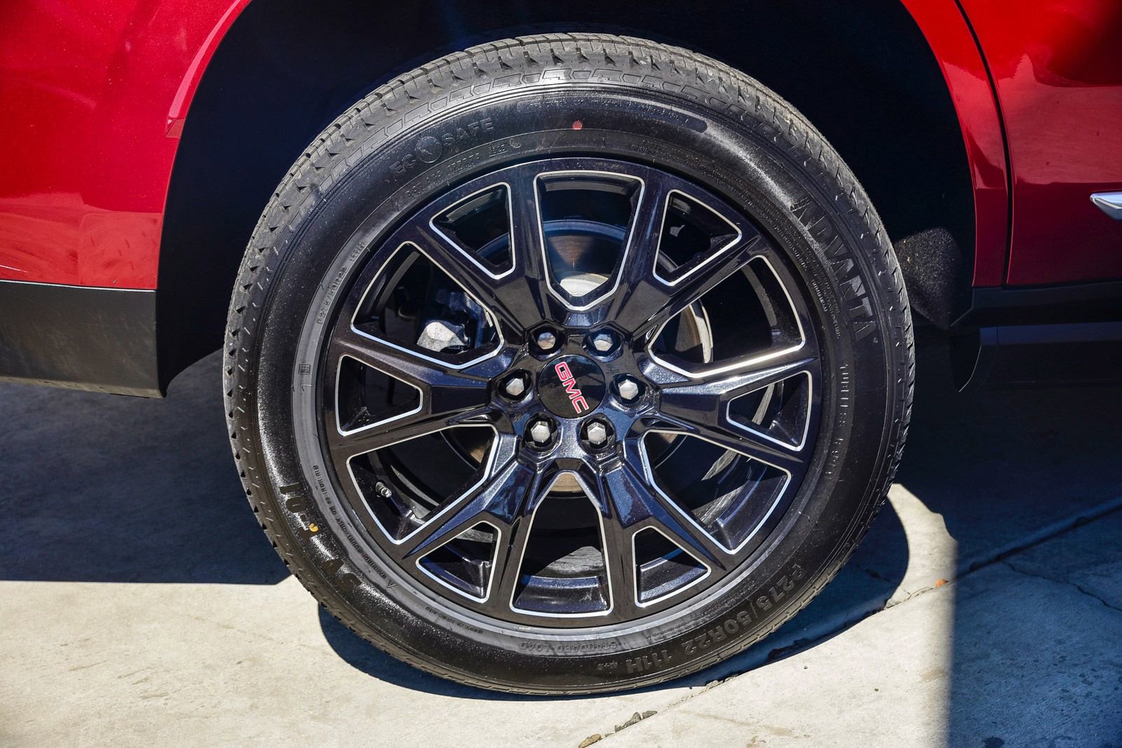 Used 2024 GMC Yukon Denali image 9